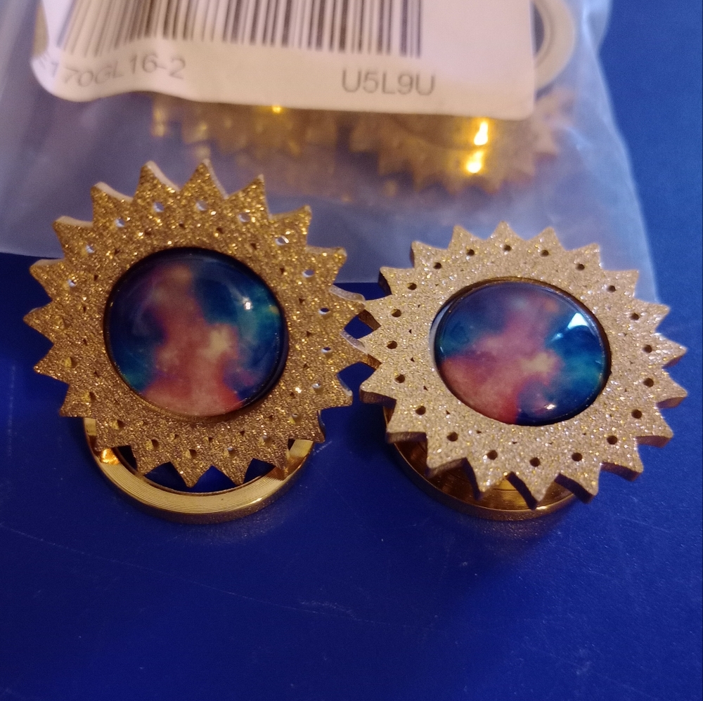 SPARKLING GALAXY GOLD SUN SCREW BACK TUNNELS